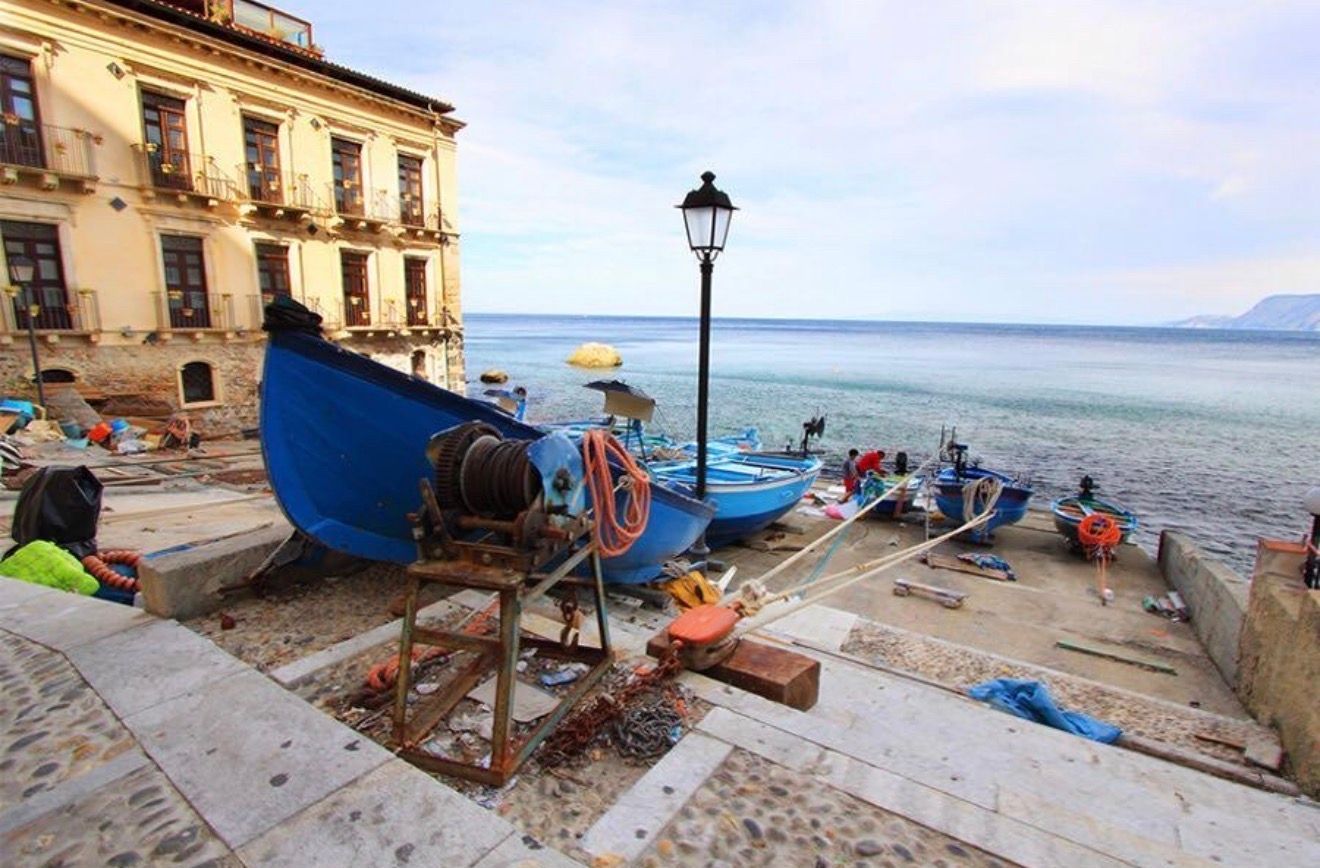 Barche e attrezzature tradizionali dei pescatori di Chianalea