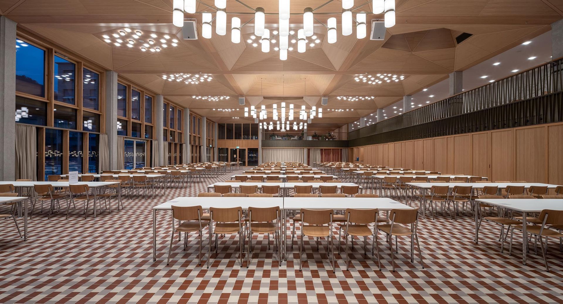 KongressSekundarstufenzentrum Burghalde Mensa / Aula - Badenhaus Tonhalle - Zürich