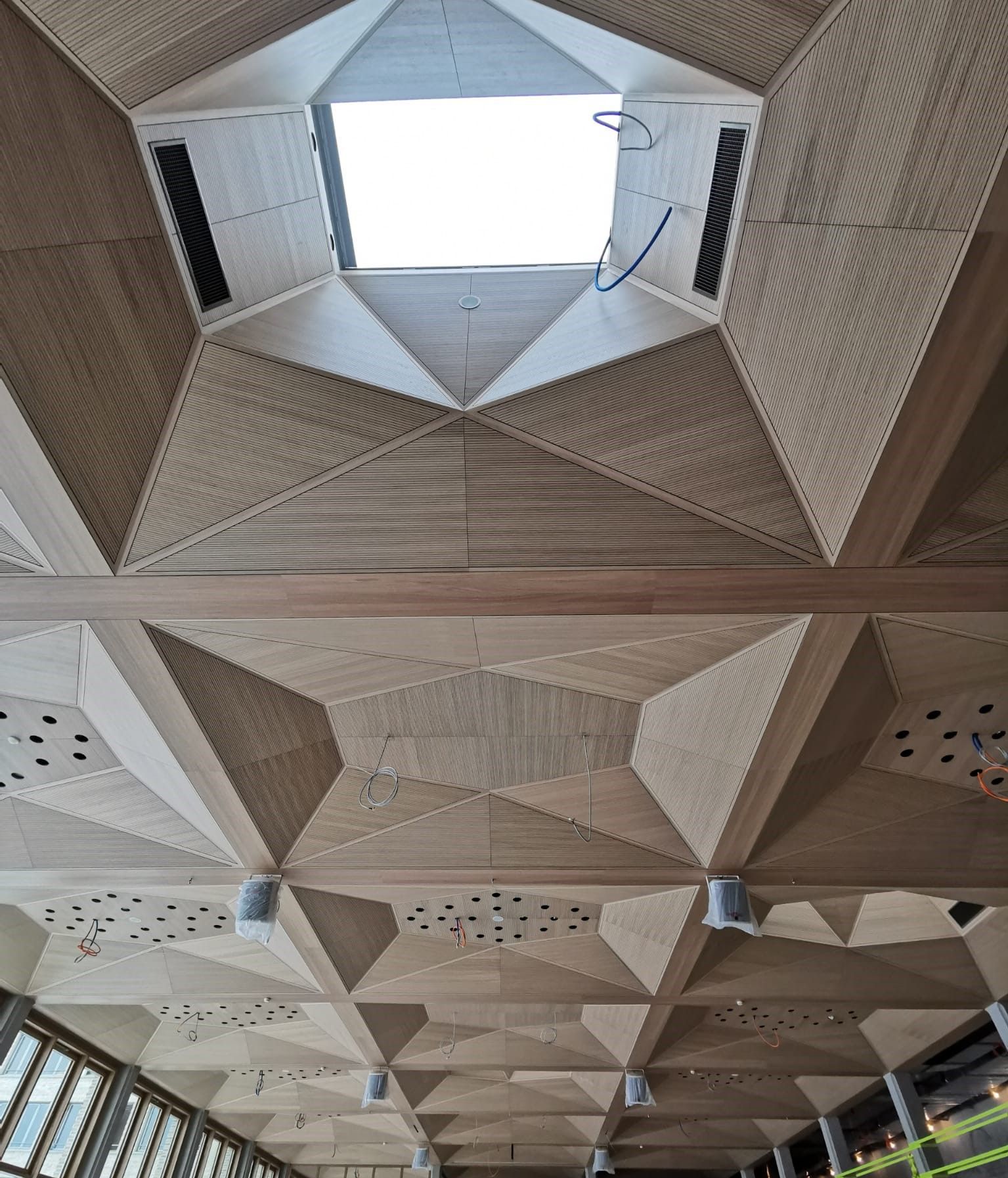 Sekundarstufenzentrum Burghalde Mensa / Aula - Baden