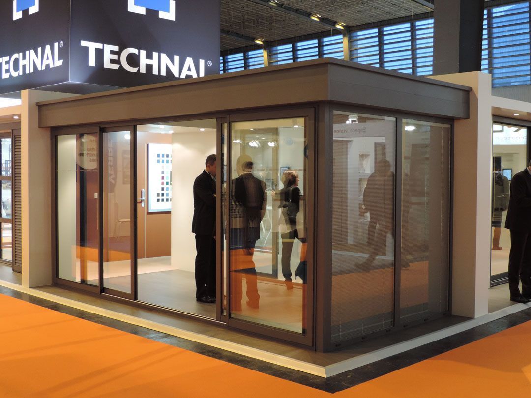Baie vitrée en aluminium Technal hall d'exposition