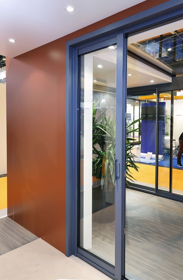 Baie vitrée en aluminium bleue foncée