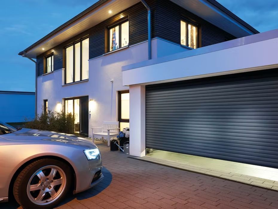 porte de garage enroulante de nuit