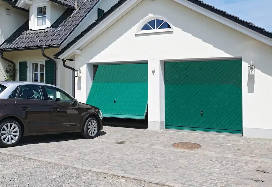 Porte en bois massif motif 925, Pin du Nord vert sapin