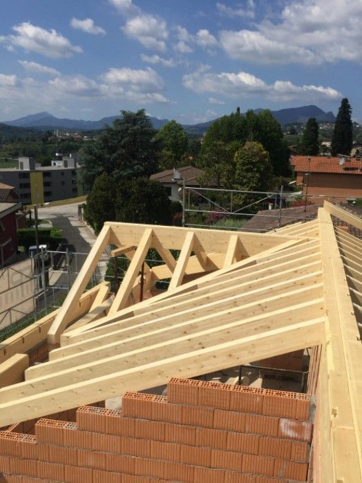 Tetto a falde - SXL Artigiani - Lavori in legno e metallo Locarno