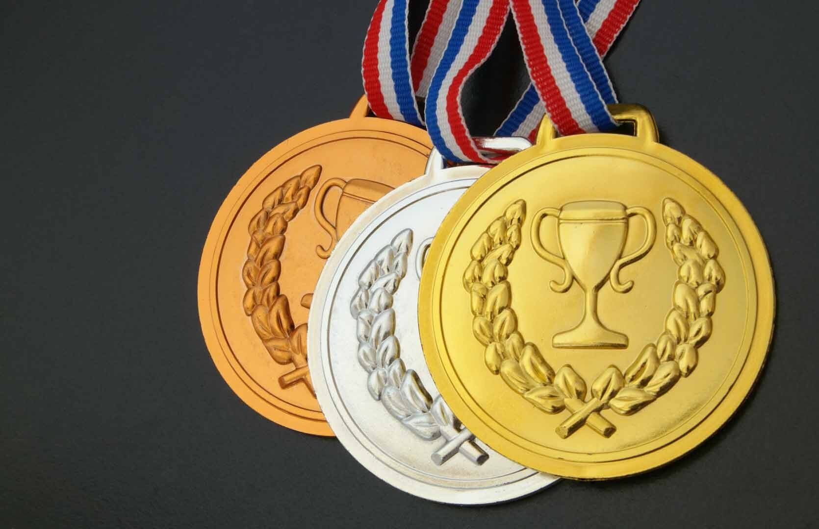 Trois médailles gravées
