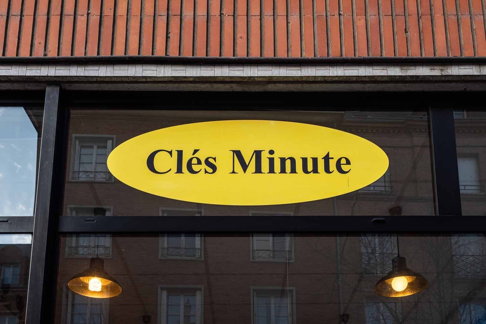 Vitrine de notre magasin Clés Minutes à Orléans