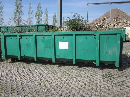 Benne verte pour des déchets verts.