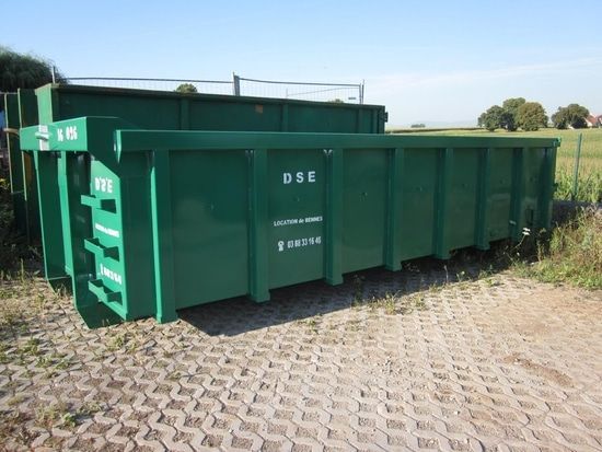 Benne à déchets et gravats.
