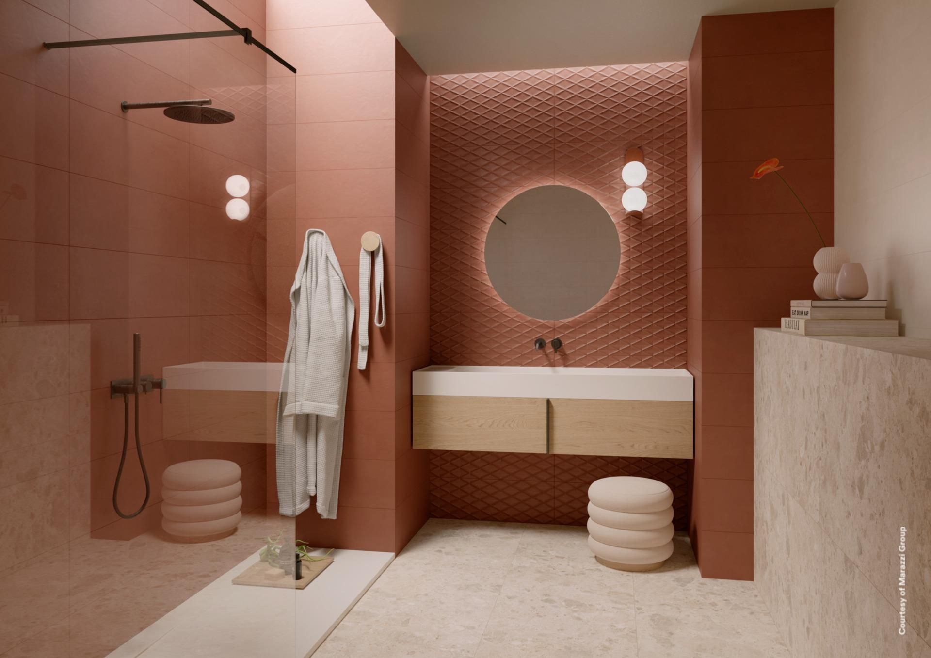 Salle de bain moderne avec des murs brun rougeâtre, un miroir circulaire et une douche à l'italienne avec une vanité de couleur neutre.