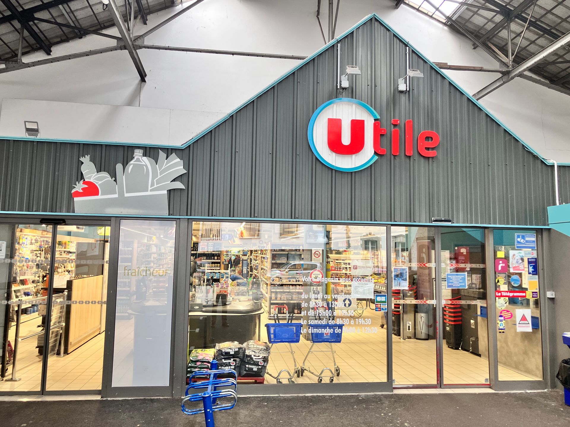 Devanture du magasin Supermarché Utile