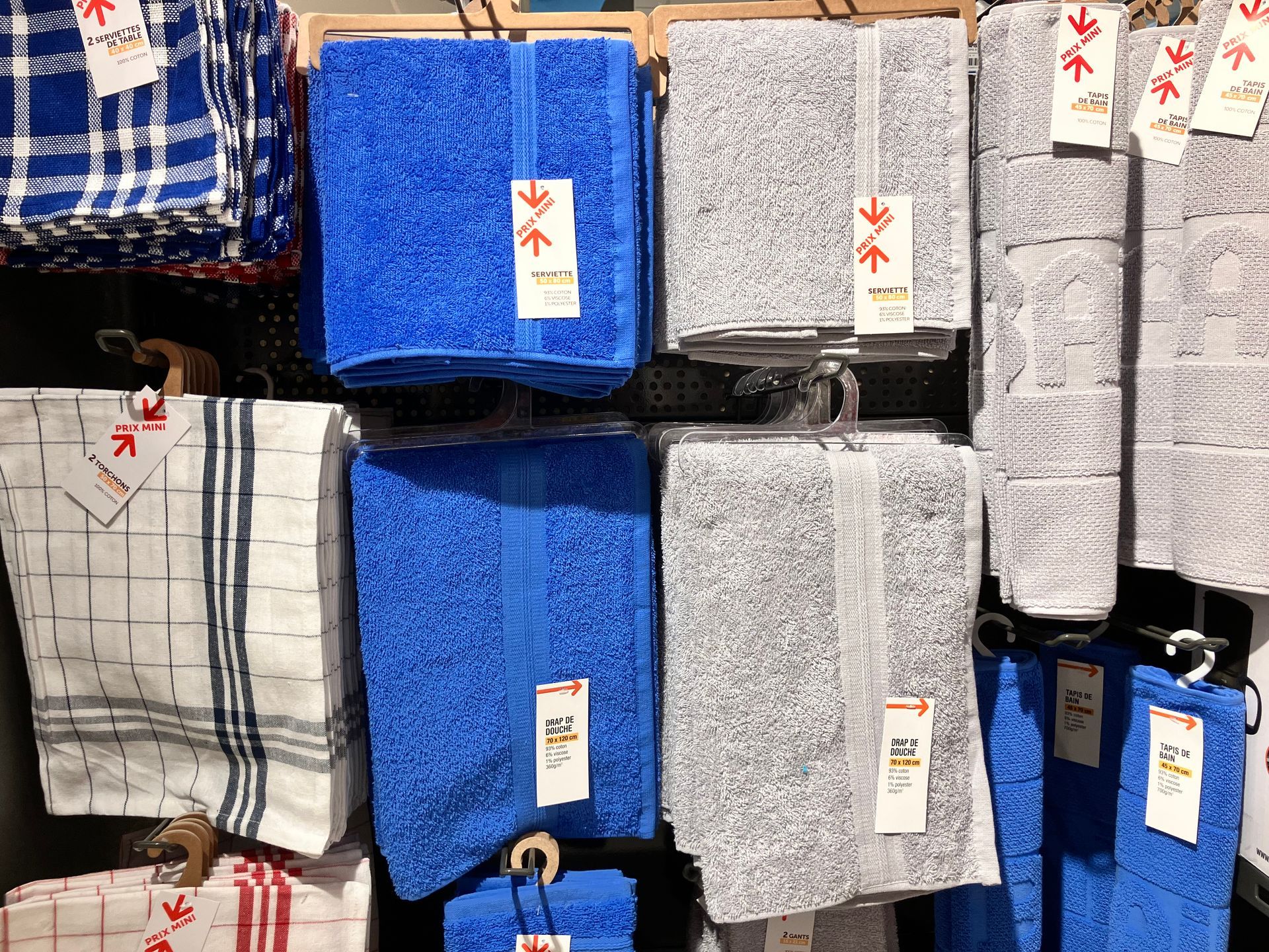 Torchons et serviettes dans un rayon