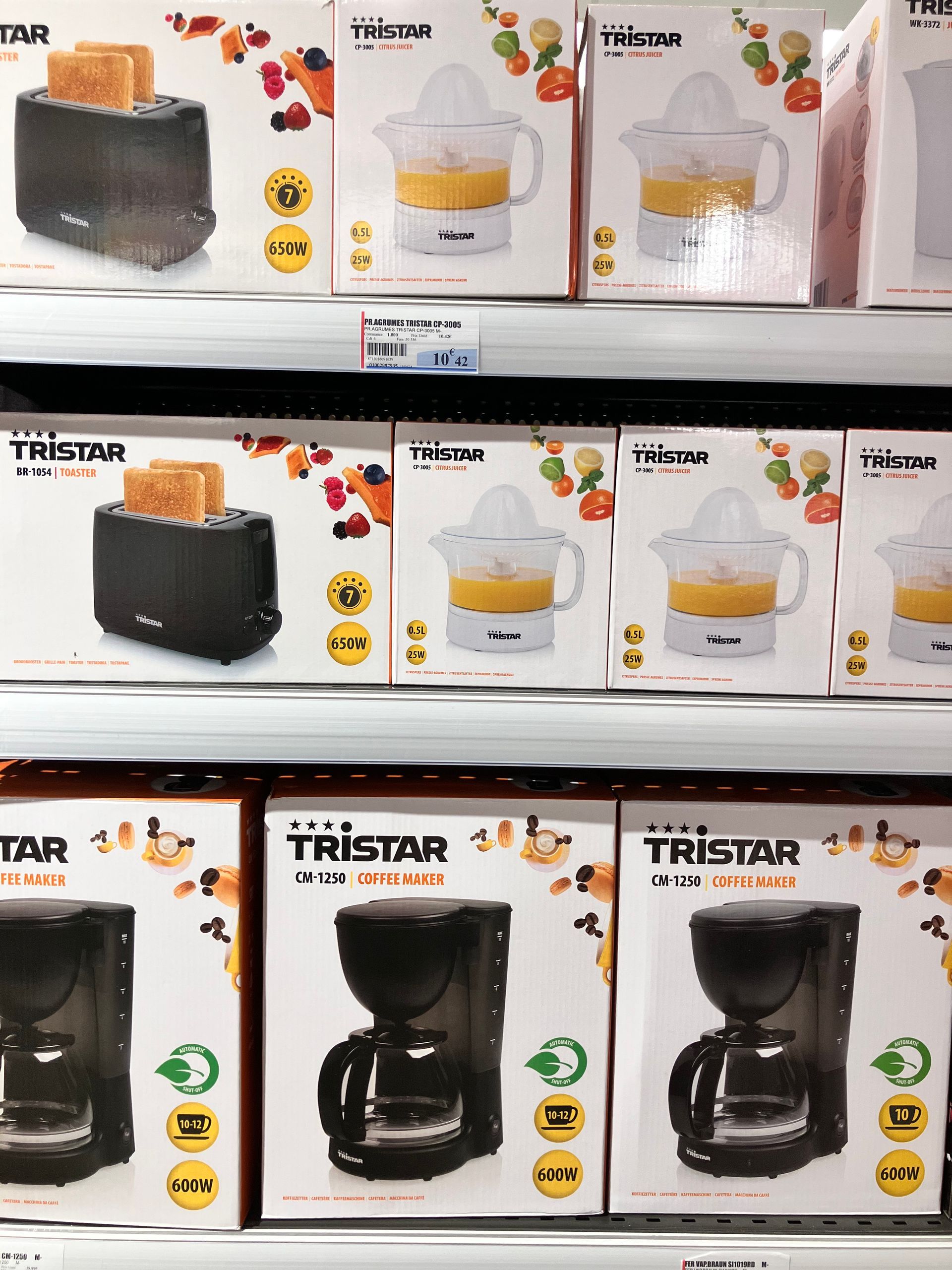 Rayon électroménagé avec des grilles pain et des extracteurs de jus