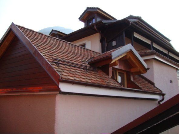 Alain Naef SA - Toiture avec lucarnes et barre-neige