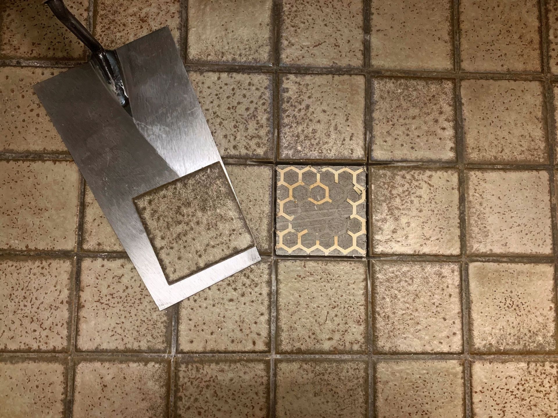 Bodenfliese abgelöst - Aqua Control AG Bad Ragaz