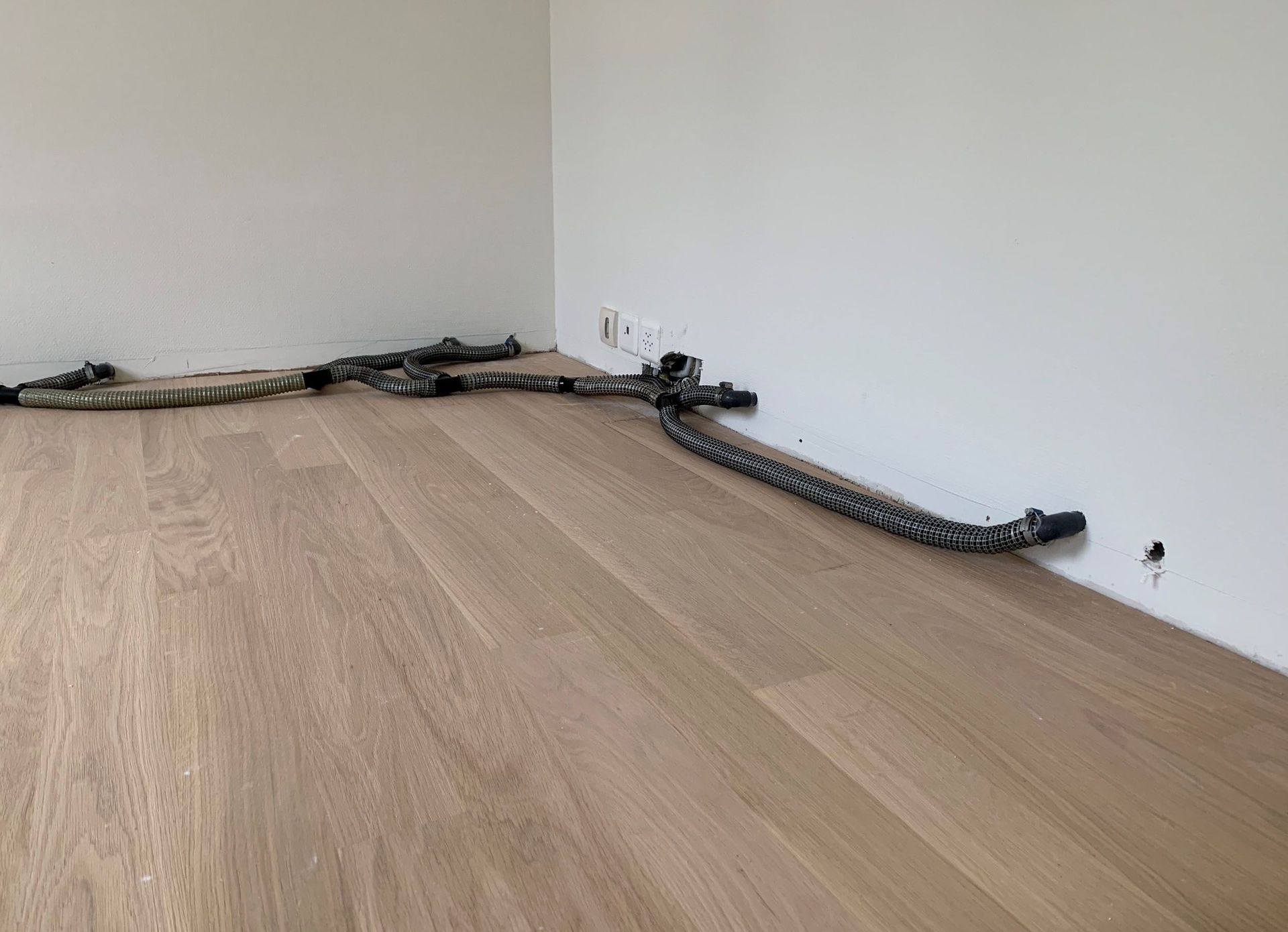 Hohlraumtrocknung - Aqua Control AG Bad Ragaz