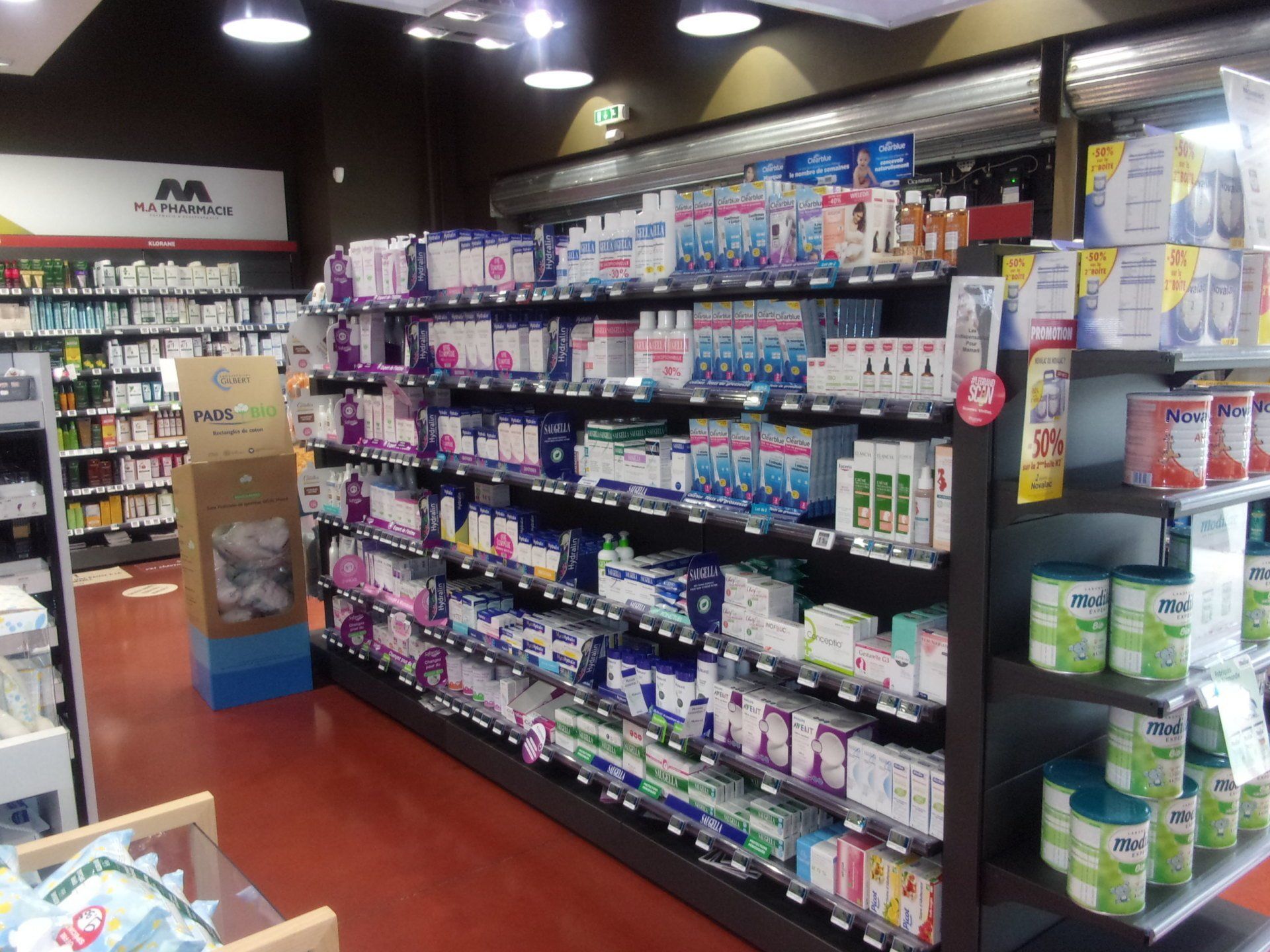 Hygiène féminine en parapharmacie