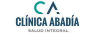 Logotipo para Cl&iacute;nica Abad&iacute;a, una cl&iacute;nica m&eacute;dica, con "CA"  sobre el nombre de la cl&iacute;nica en azul y el lema "Salud Integral".