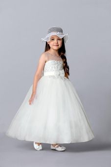 Petite robe blanche enfant