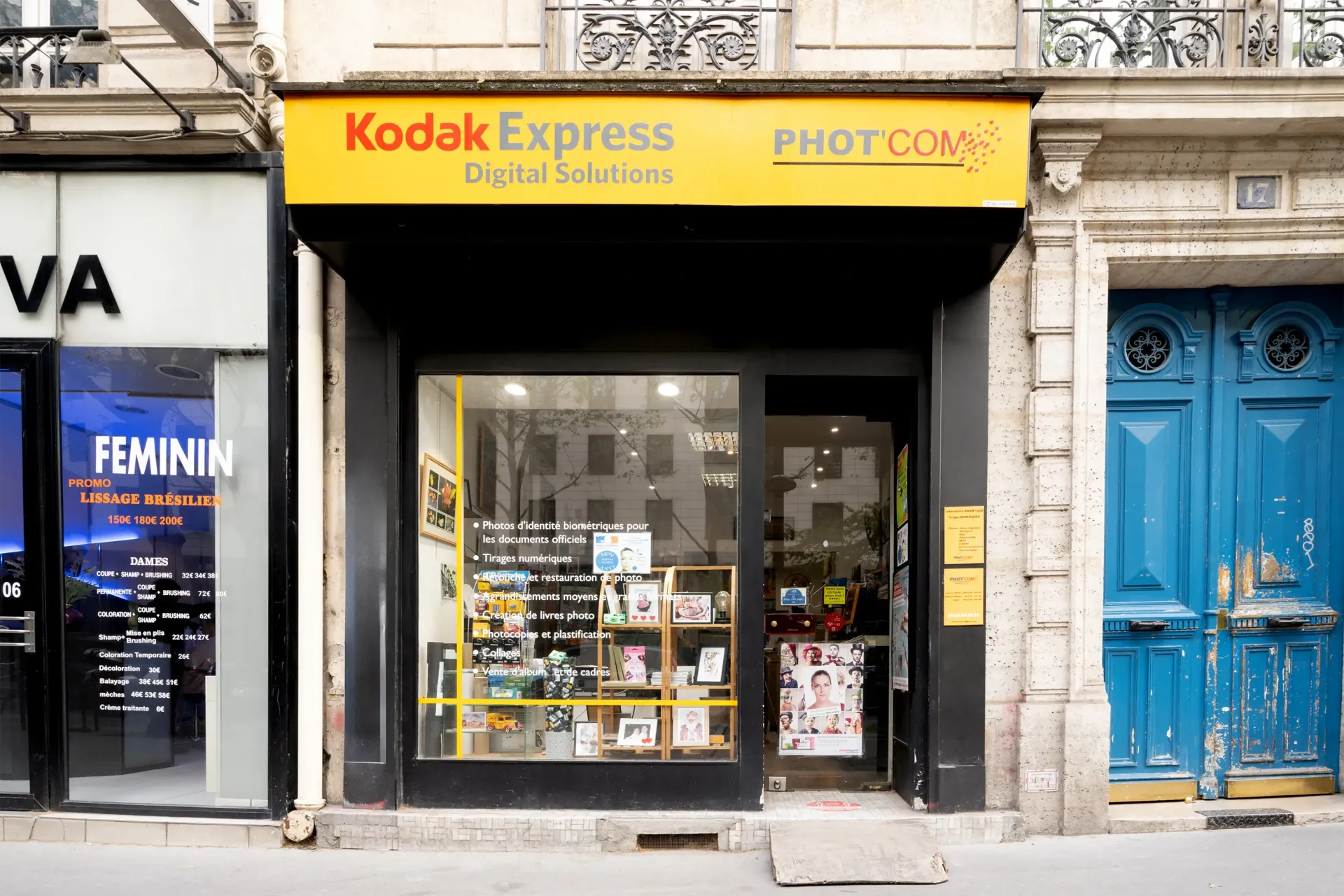 Façade de PHOTCOM à Paris 19e
