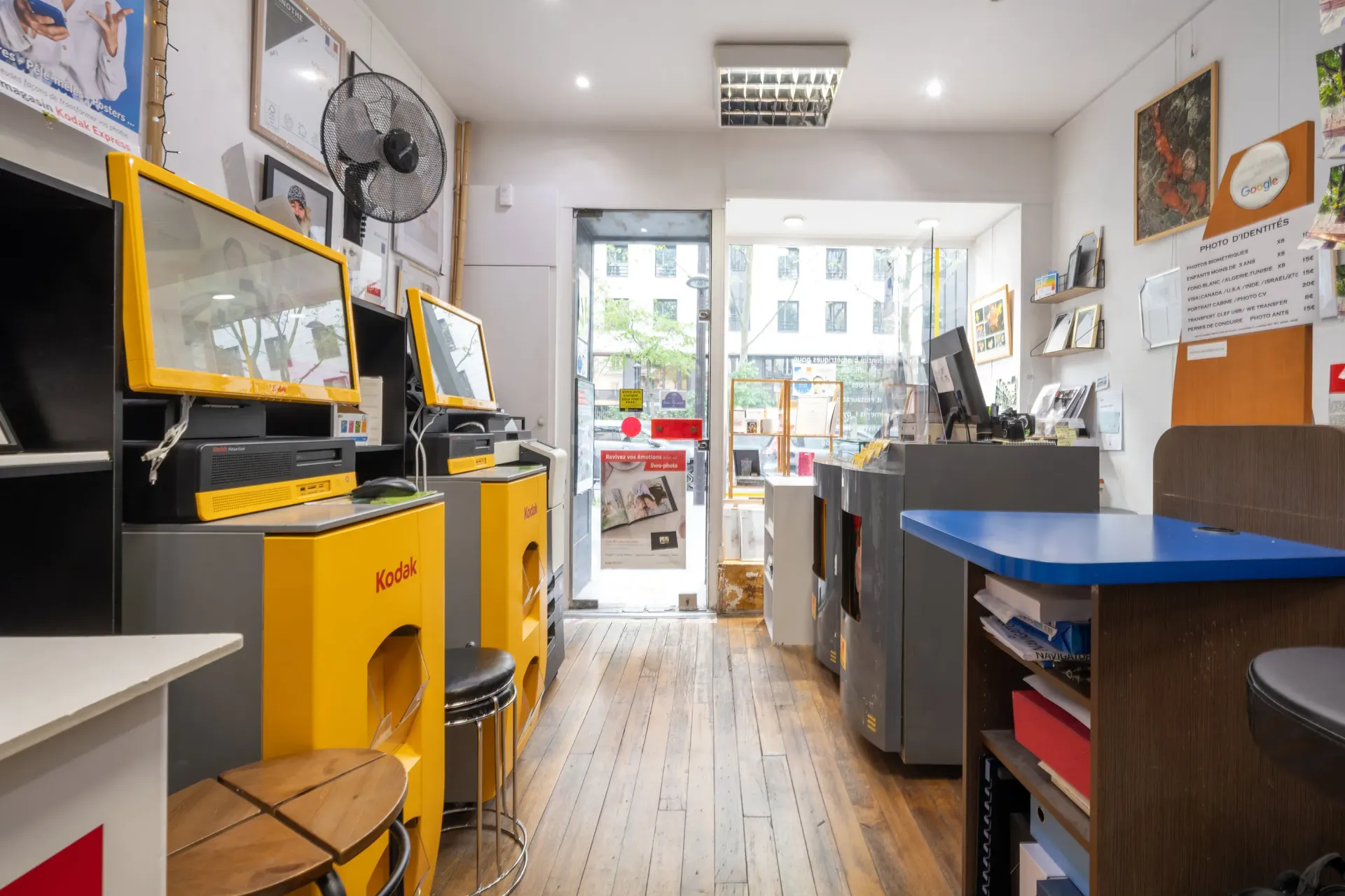 2 bornes Kodak en intérieur