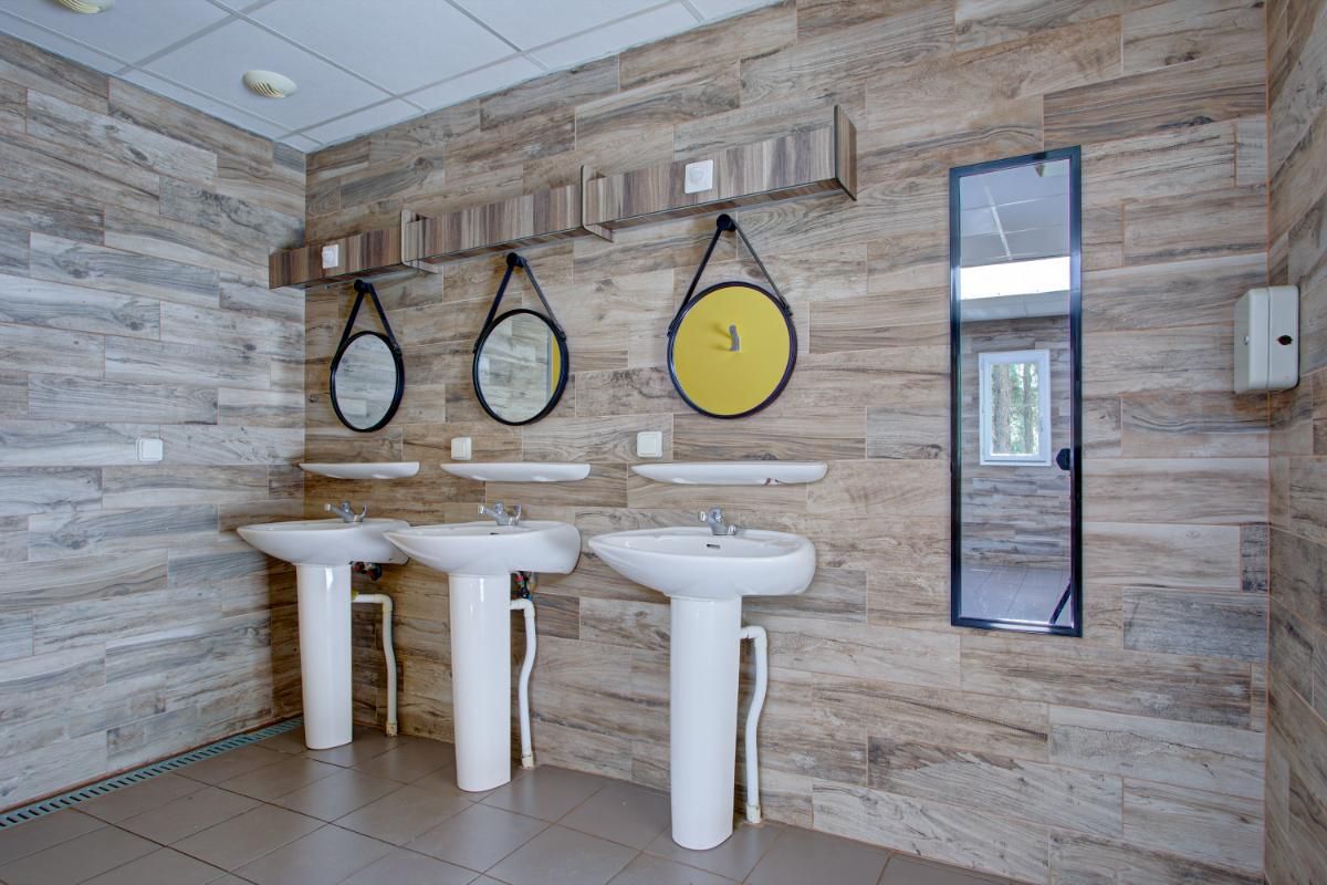 Lavabos des sanitaires camping la Deveze
