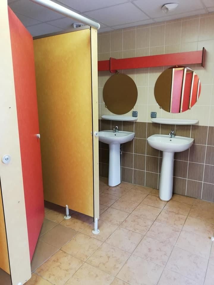 Des cabines et des éviers