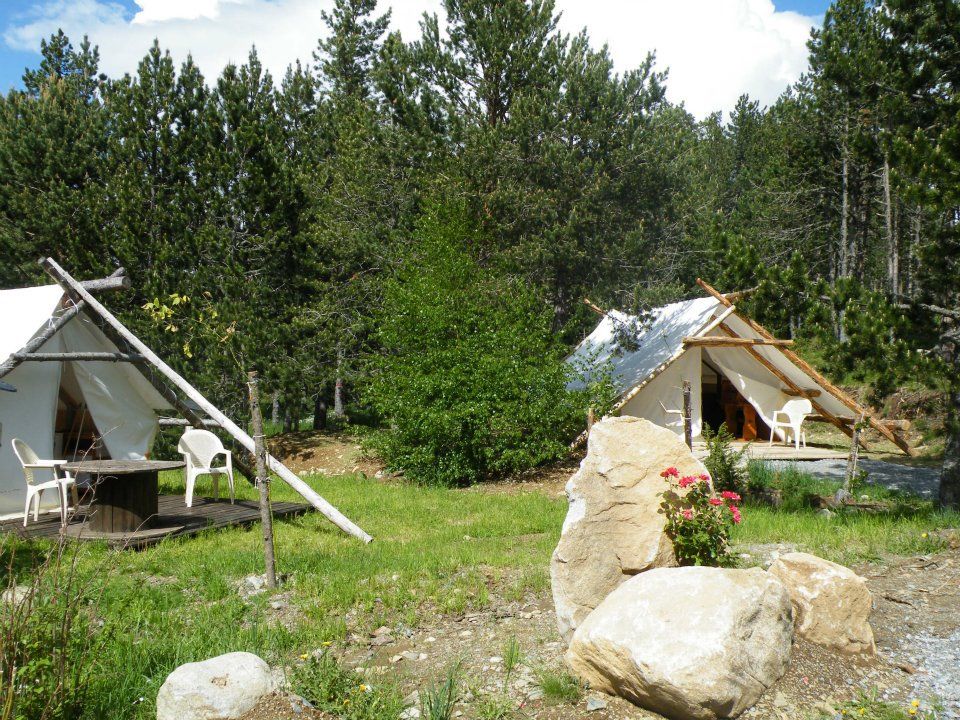 Deux tentes de trappeur