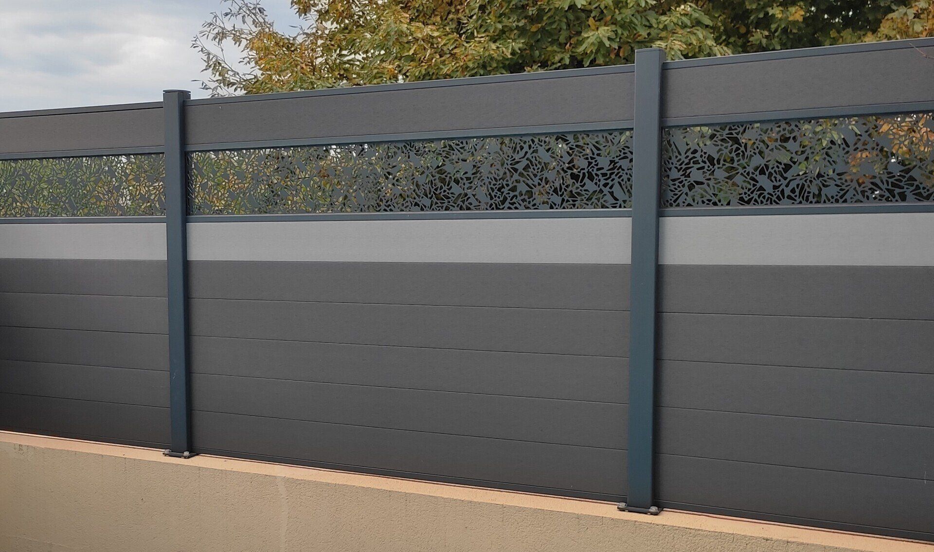 Pose de clôture composite