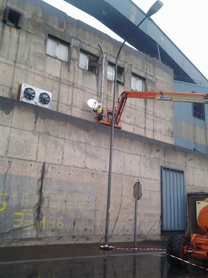 Installation de parabole entrepôt