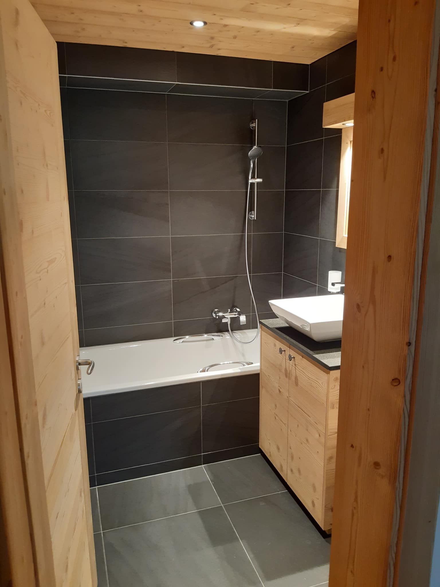 Votre expert en revêtements de sol en Valais - Arsic Carrelages & Revêtements