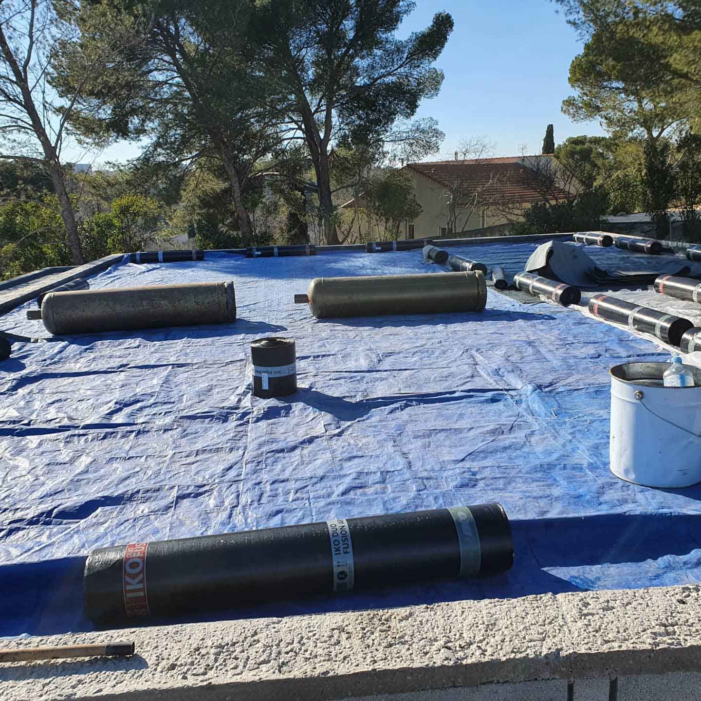 Toit-terrasse en cours de séchage