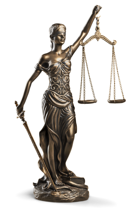 Statue en bronze de la Justice tenant une balance et une épée sur fond blanc