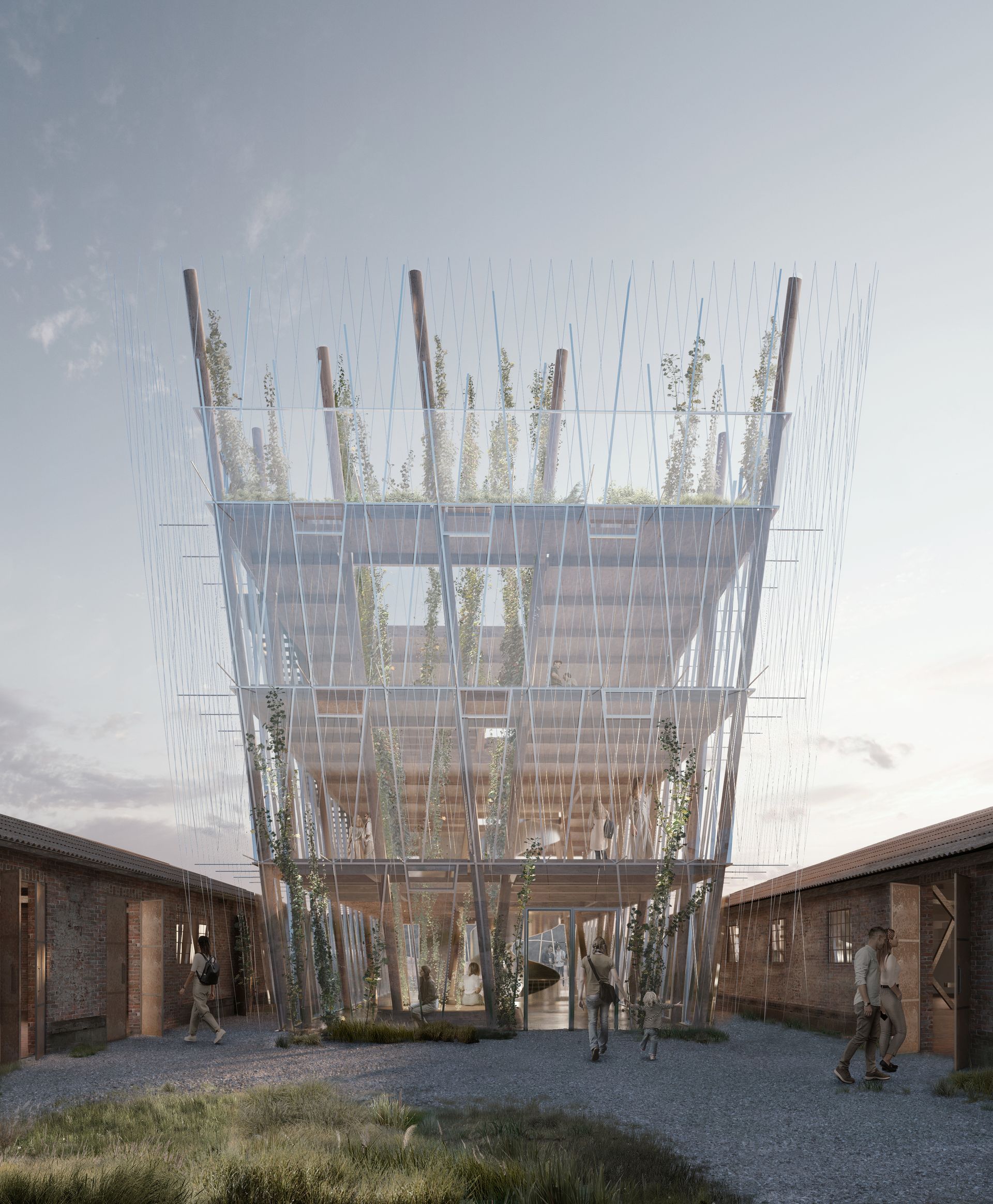 Edificio de vidrio y madera con elementos verdes verticales; la gente camina frente a él. Edificios a los lados.