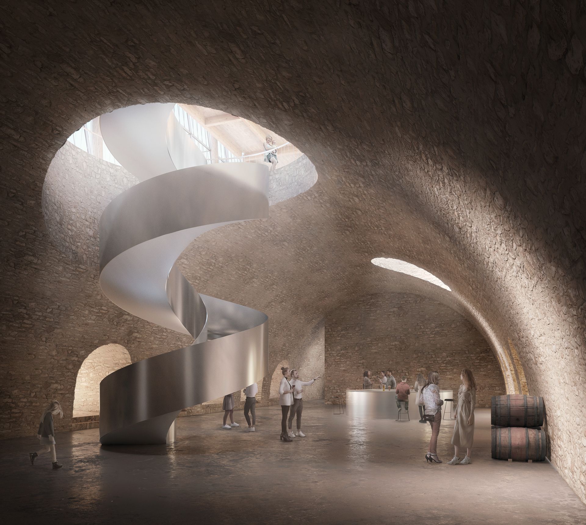 Interior de una estructura similar a una cueva con una escalera de caracol, visitantes y barriles. La luz natural entra