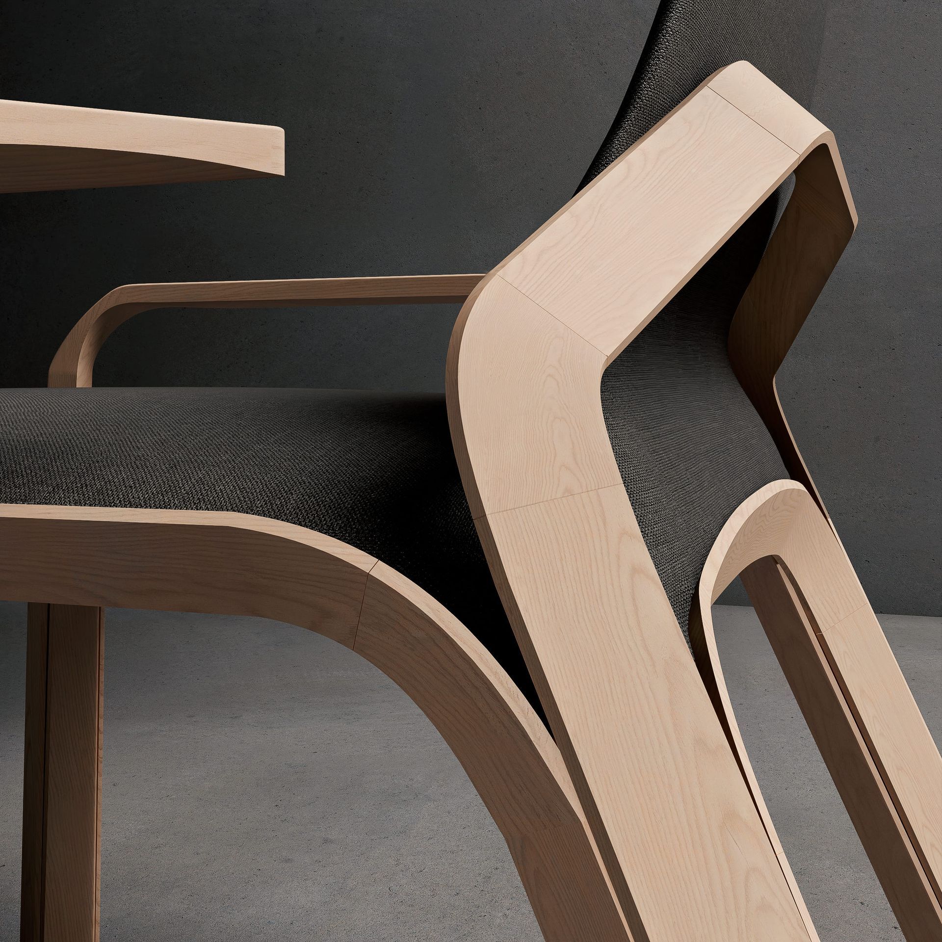 Primer plano de una silla moderna con estructura de madera clara y asiento y respaldo tapizados en gris oscuro.