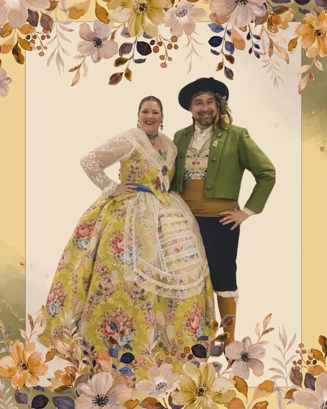 Pareja con atuendo tradicional español posando. La mujer con vestido amarillo y el hombre con chaqueta verde