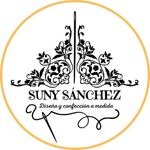 Logotipo para Suny Sánchez con aguja e hilo con acentos florales.