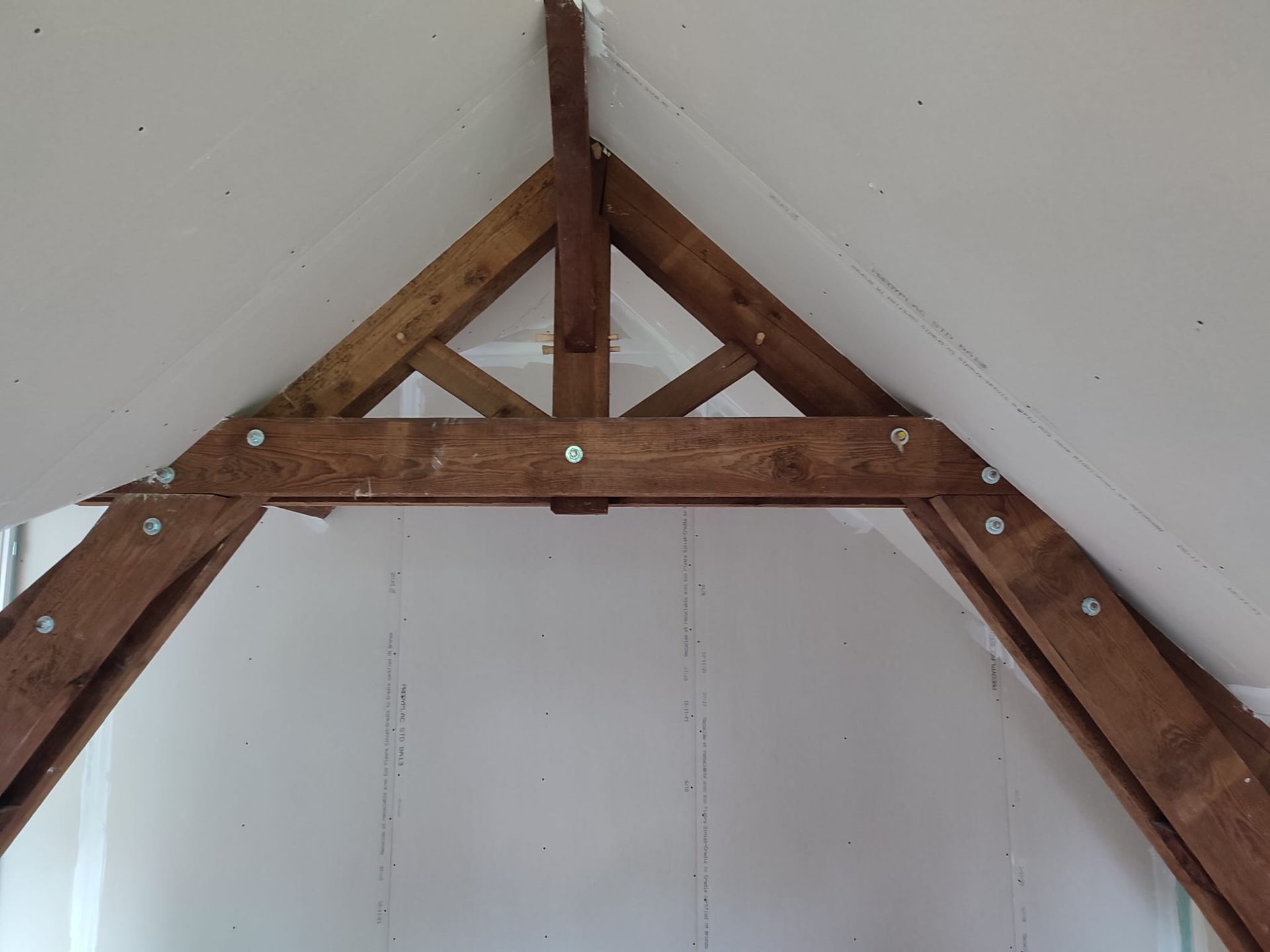 Une poutre sous les combles