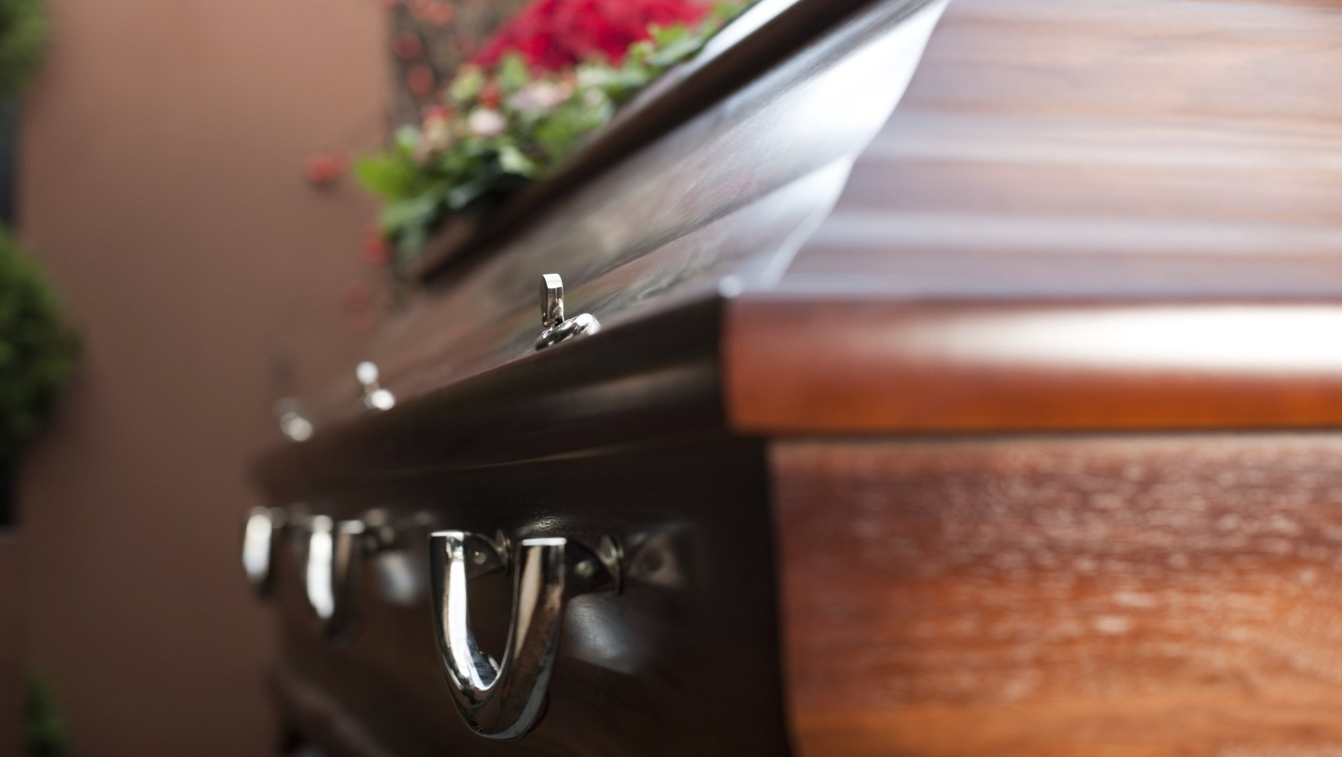 Cercueil en bois couleur chêne