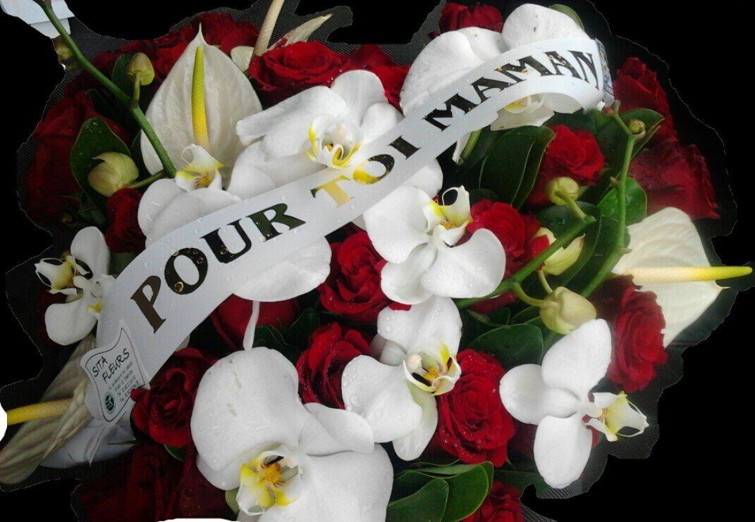 Composition de fleurs en forme de couronne