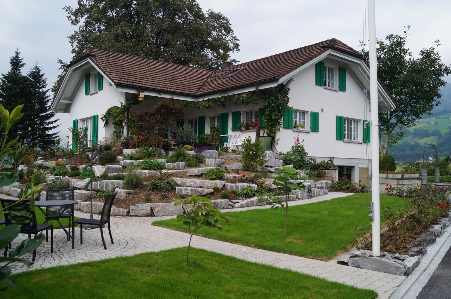 Terrassengestaltung - Gartenbau Hans Zahner GmbH - Niederurnen