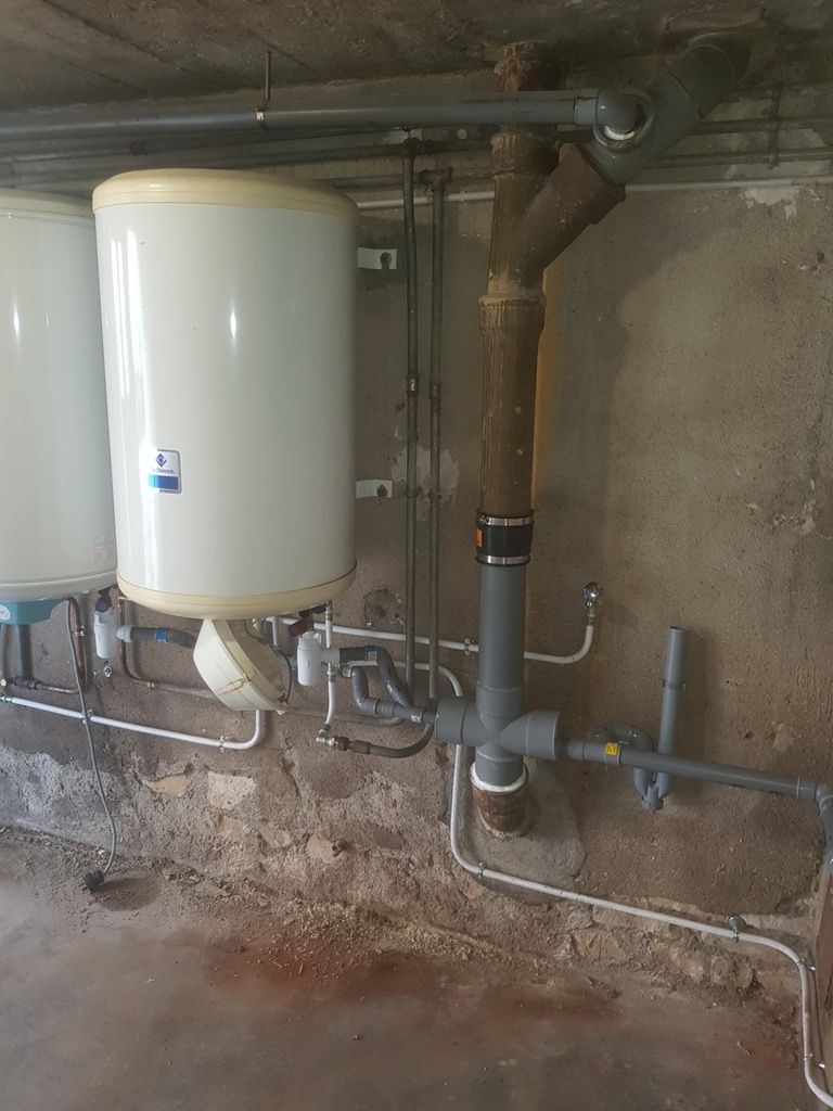 Un ballon d'eau chaude vu de 3/4