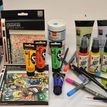 bastelausstattung - Farbe, Pinsel, Stifte