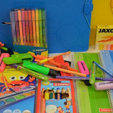 Set aus Textmarkern und Stiften zum verzieren