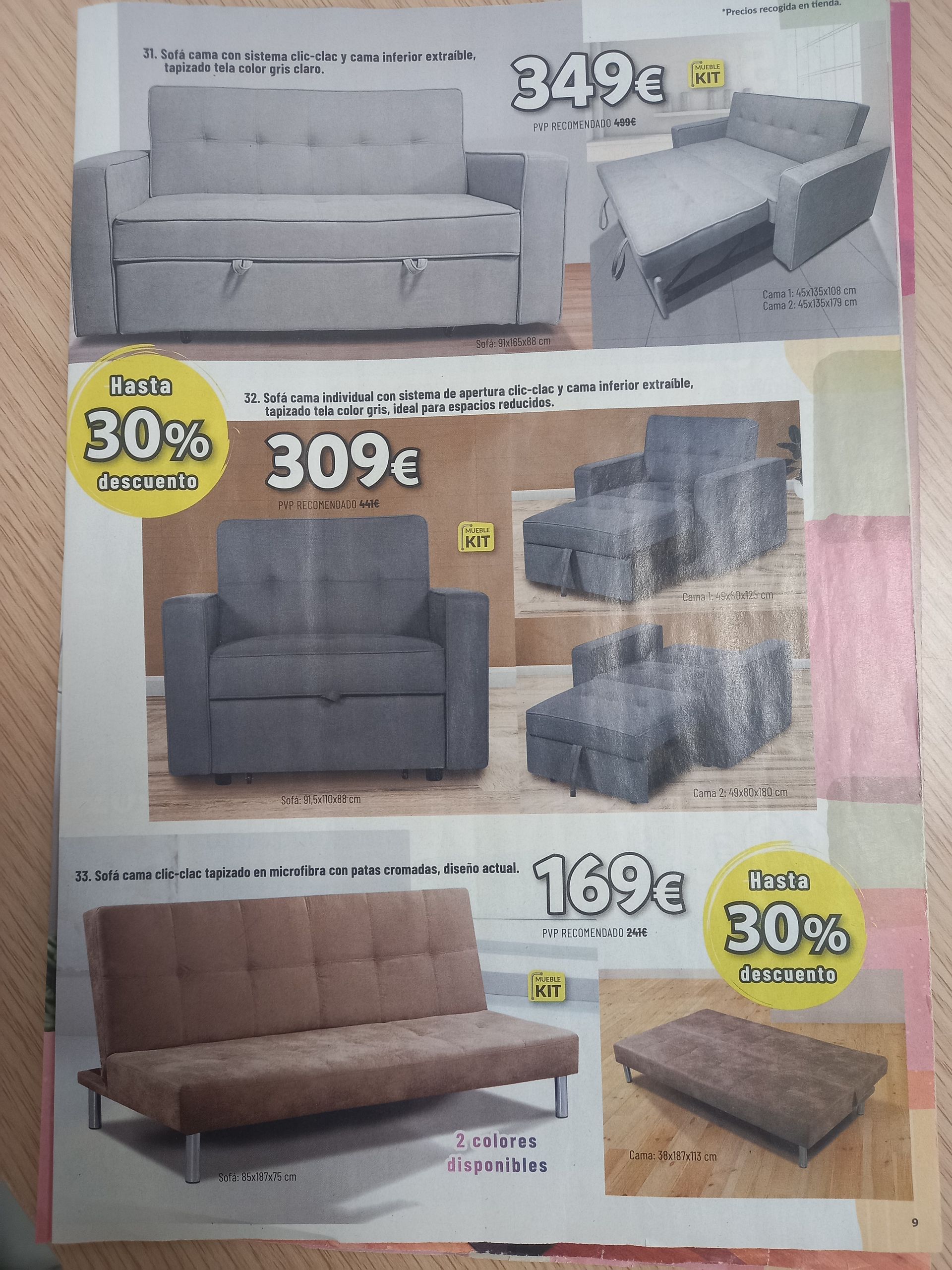 Un folleto de venta de muebles que muestra tres tipos de sofás cama convertibles en color gris y marrón con sus respectivos precios.