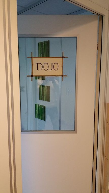 Entrée du dojo (cours d'arts martiaux) - Samuel Hättenschwiler - Nyon