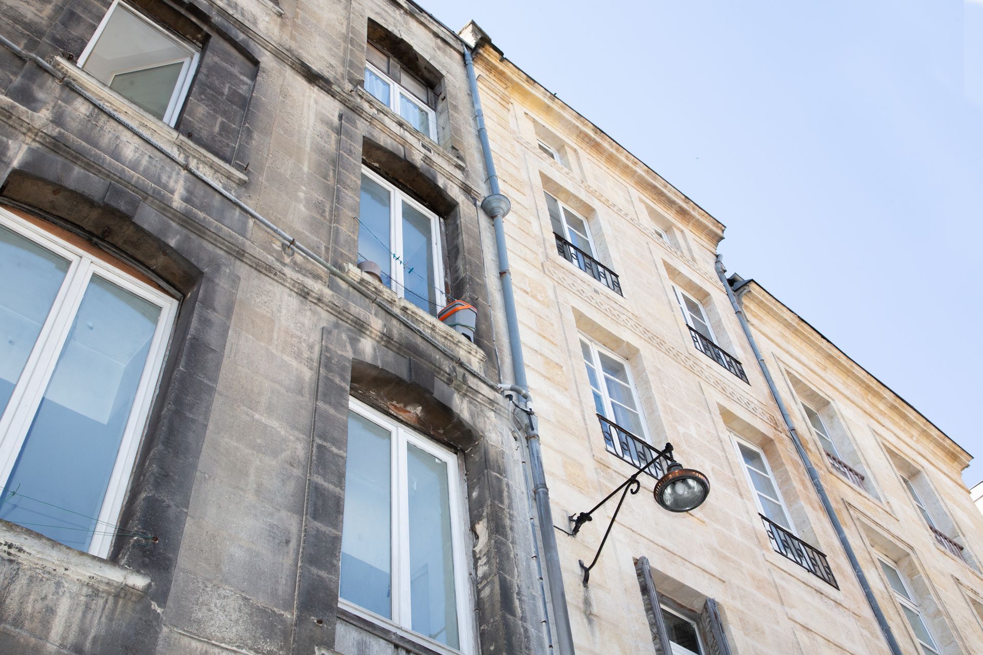 Différence entre une façade entretenue et une façade non entretenue