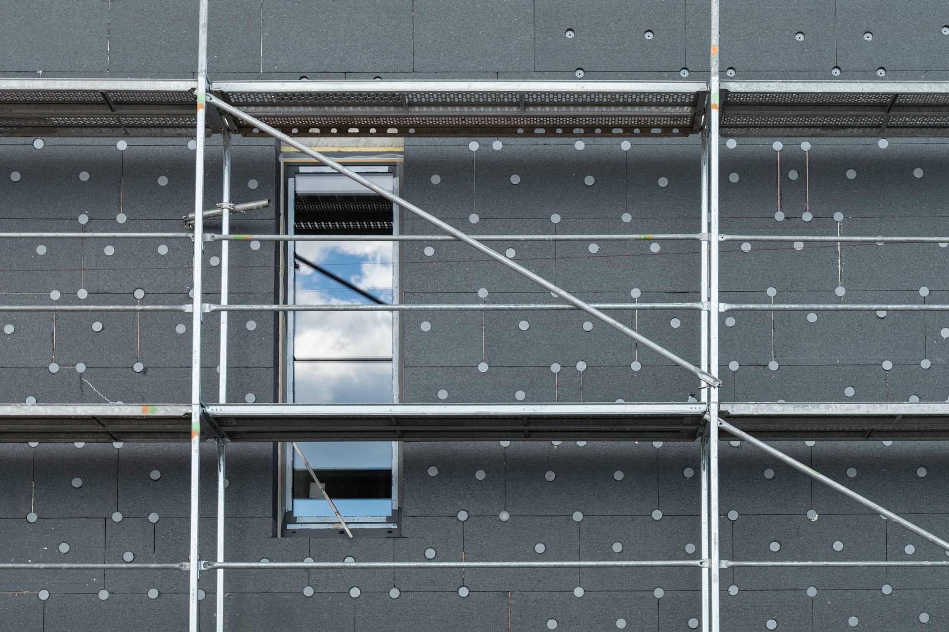 Une façade isolée avec des plaques de polystyrène expansé