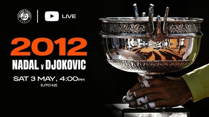 Gráfico de tenis 2012: Nadal vs Djokovic, sábado 3 de mayo, junto a un trofeo de plata sostenido por una persona.