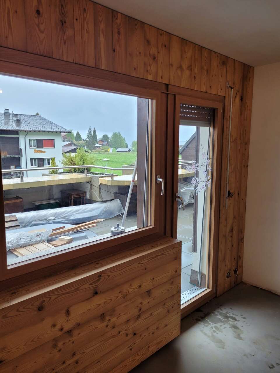 porte-fenêtre en bois